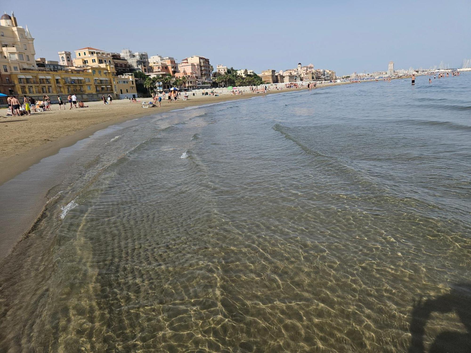 Terrazza A Nettuno E Chiesa Giubilare Santa Maria Goretti Buitenkant foto