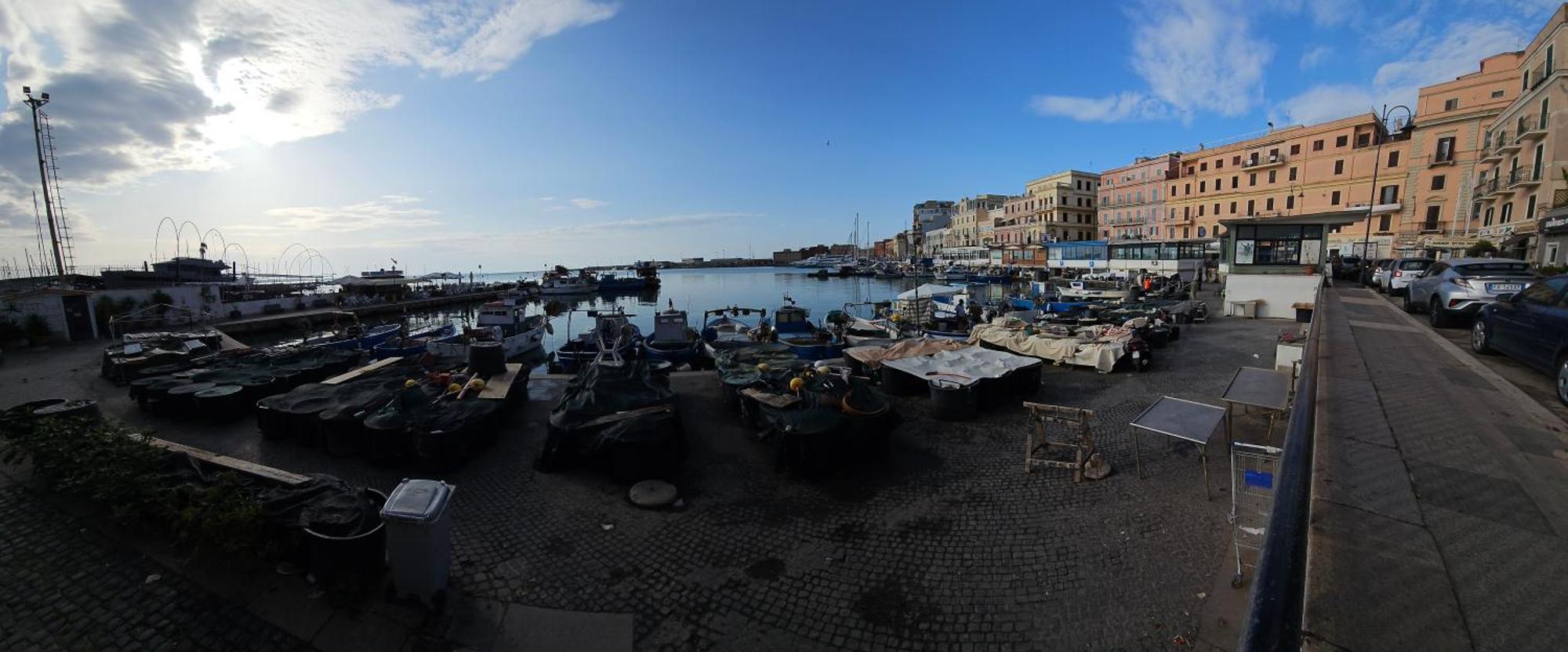 Terrazza A Nettuno E Chiesa Giubilare Santa Maria Goretti Buitenkant foto