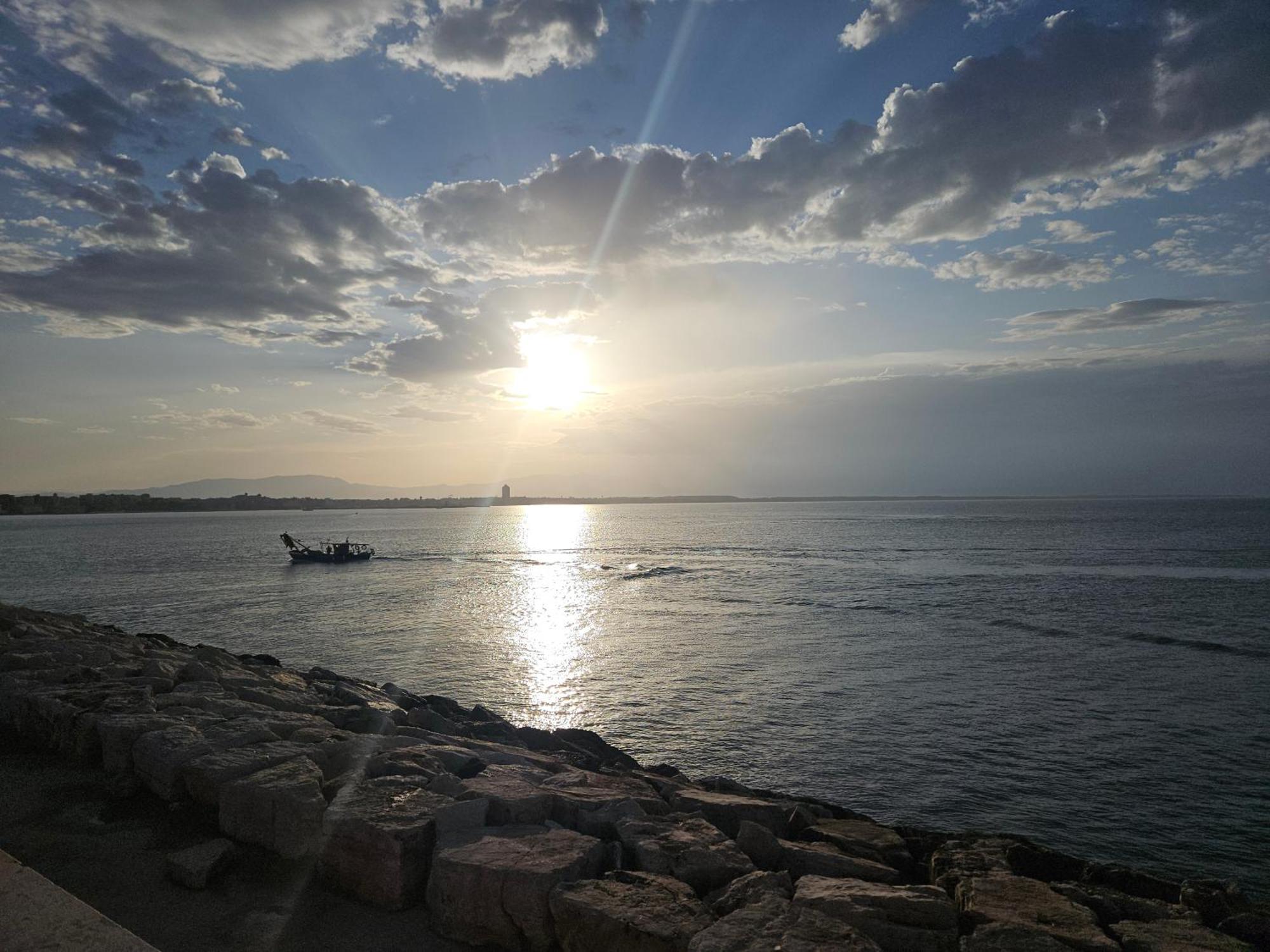 Terrazza A Nettuno E Chiesa Giubilare Santa Maria Goretti Buitenkant foto