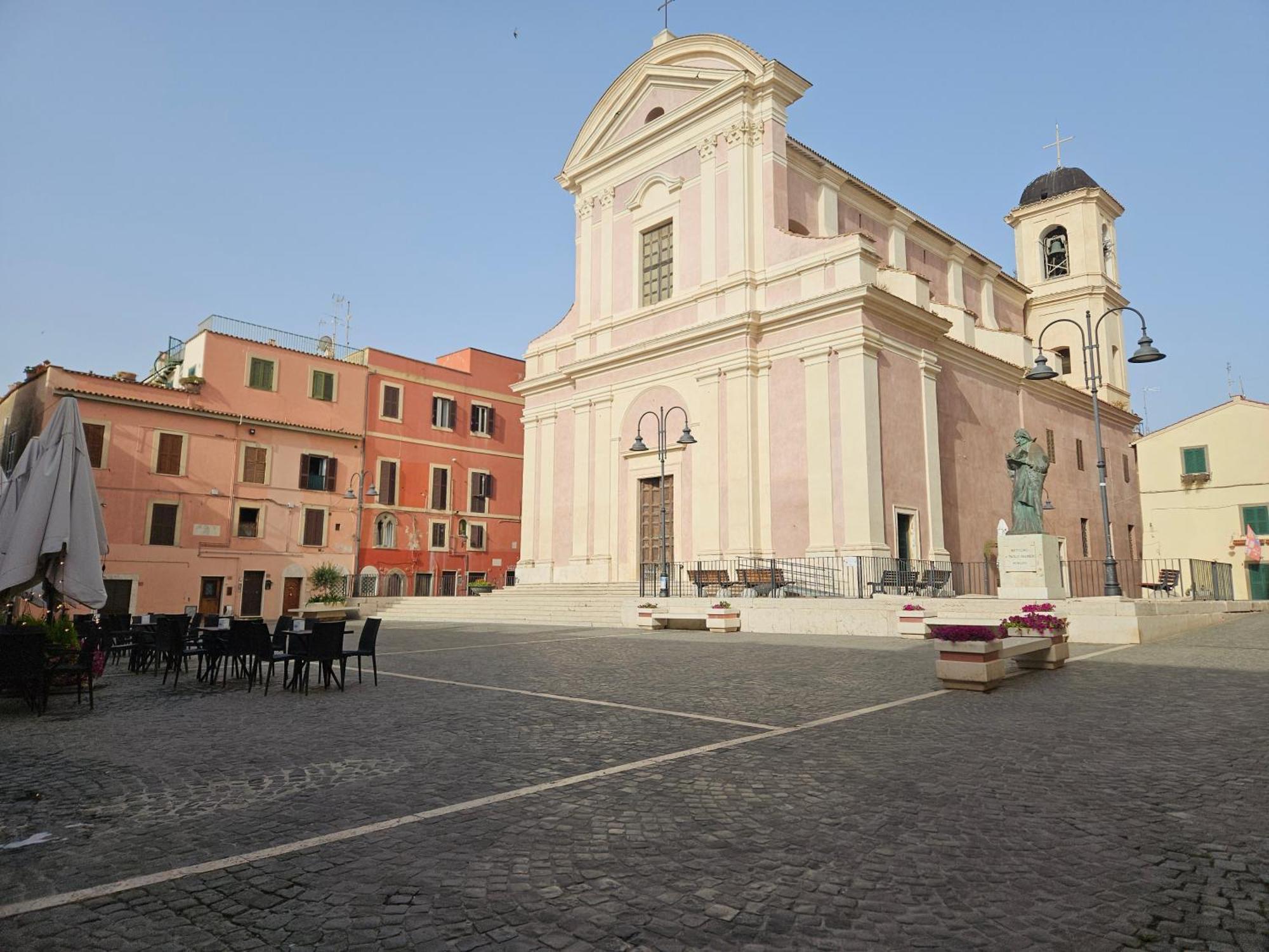Terrazza A Nettuno E Chiesa Giubilare Santa Maria Goretti Buitenkant foto
